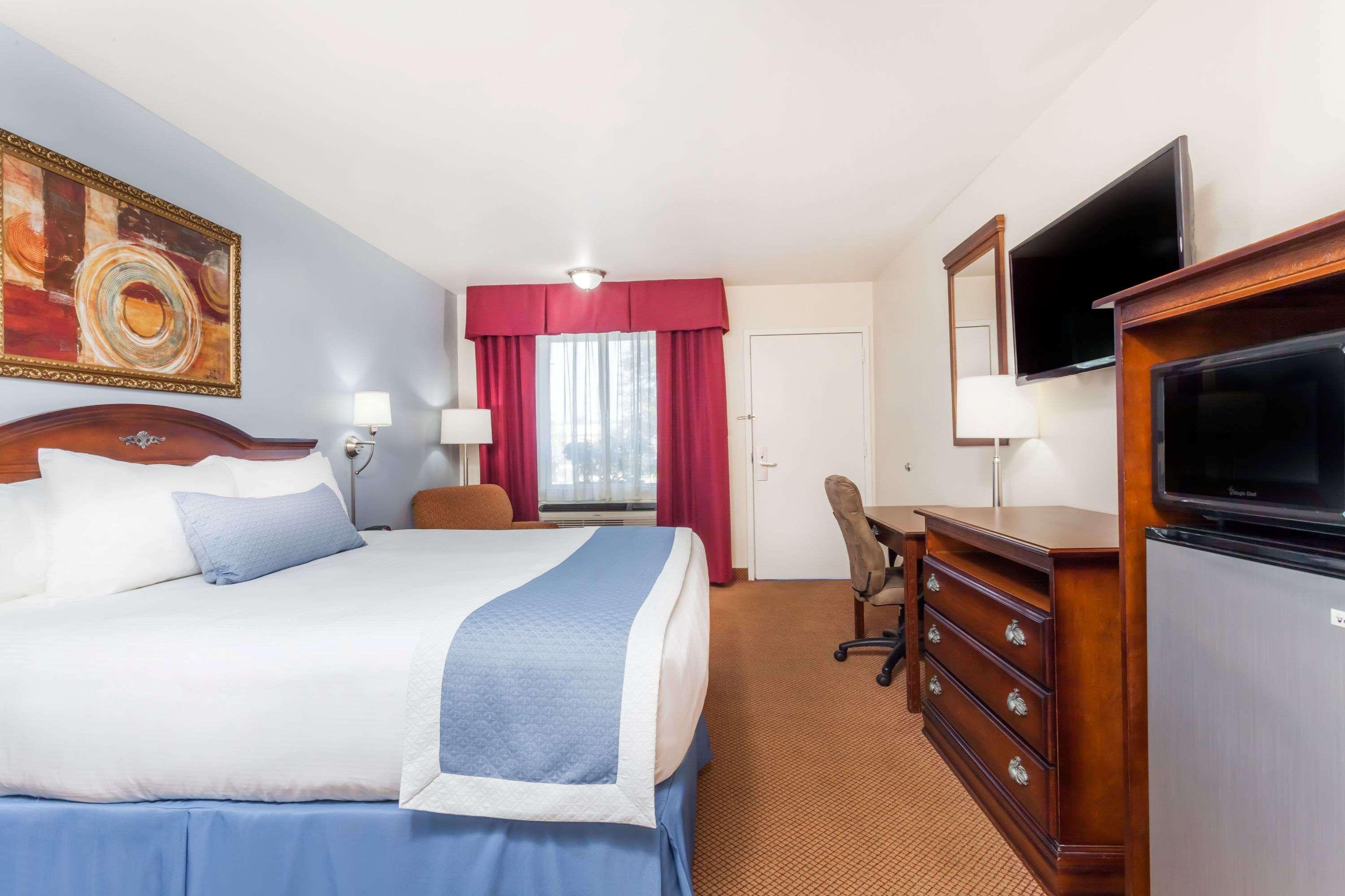 Days Inn By Wyndham Hampton Buitenkant foto