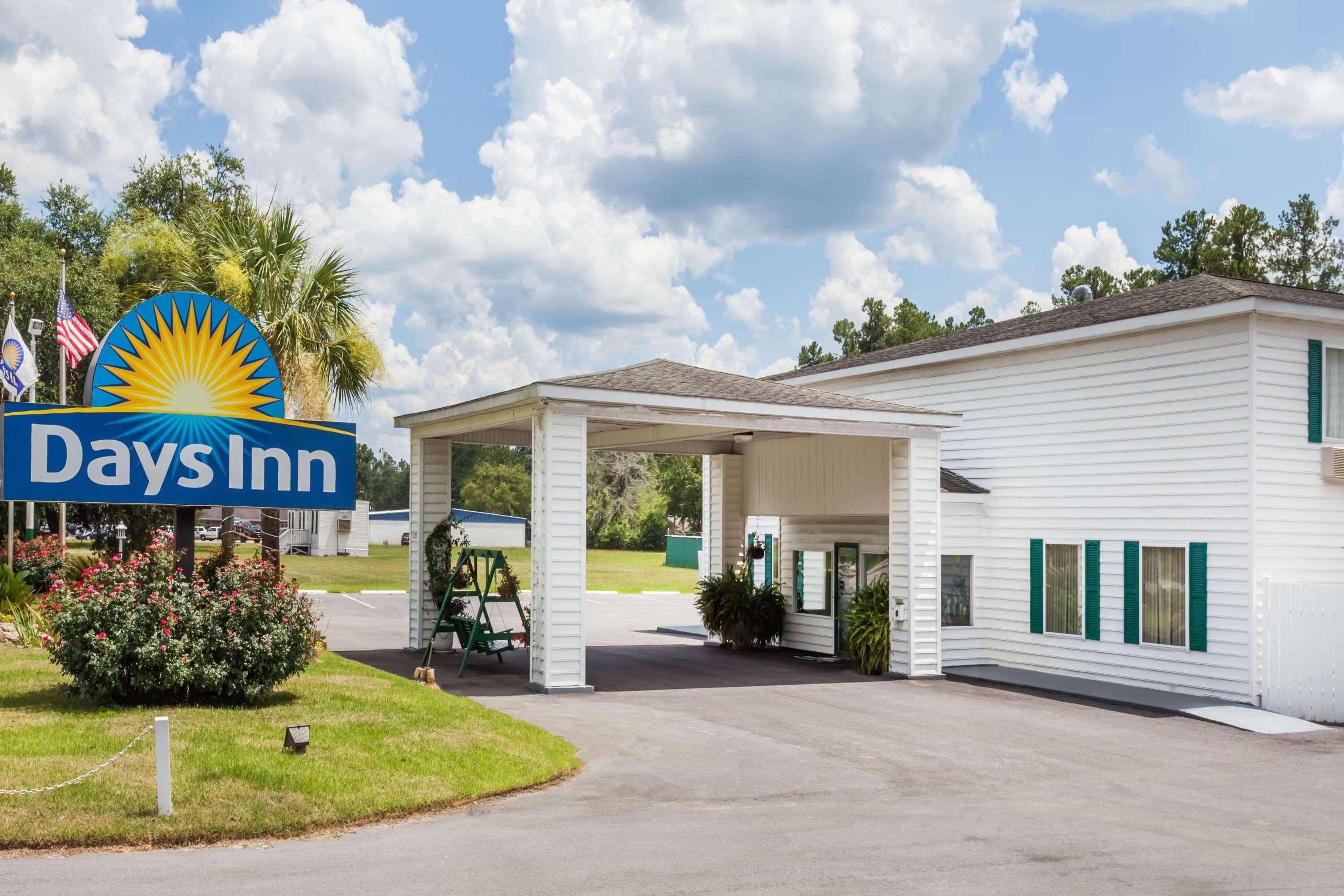 Days Inn By Wyndham Hampton Buitenkant foto