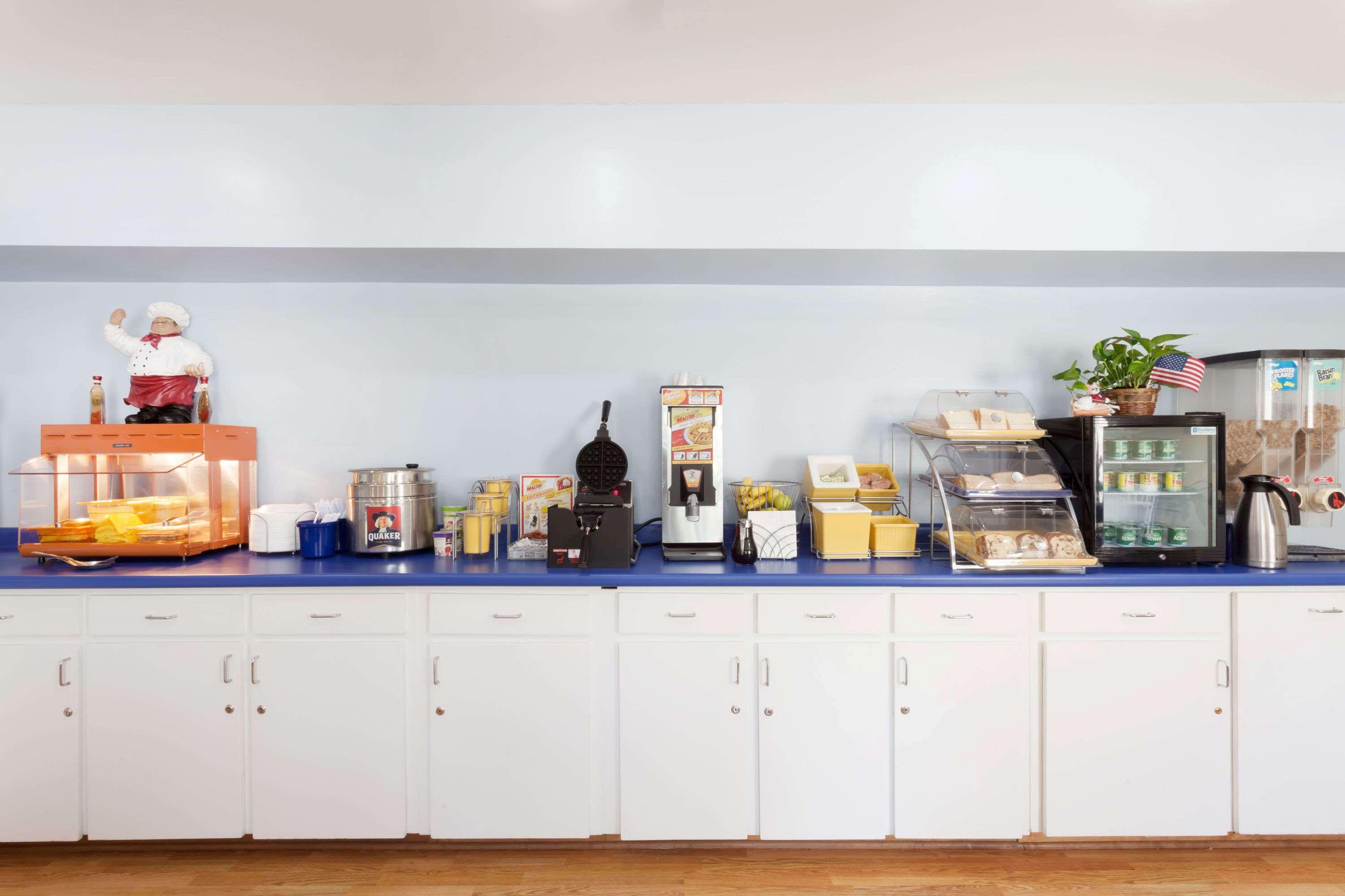Days Inn By Wyndham Hampton Buitenkant foto