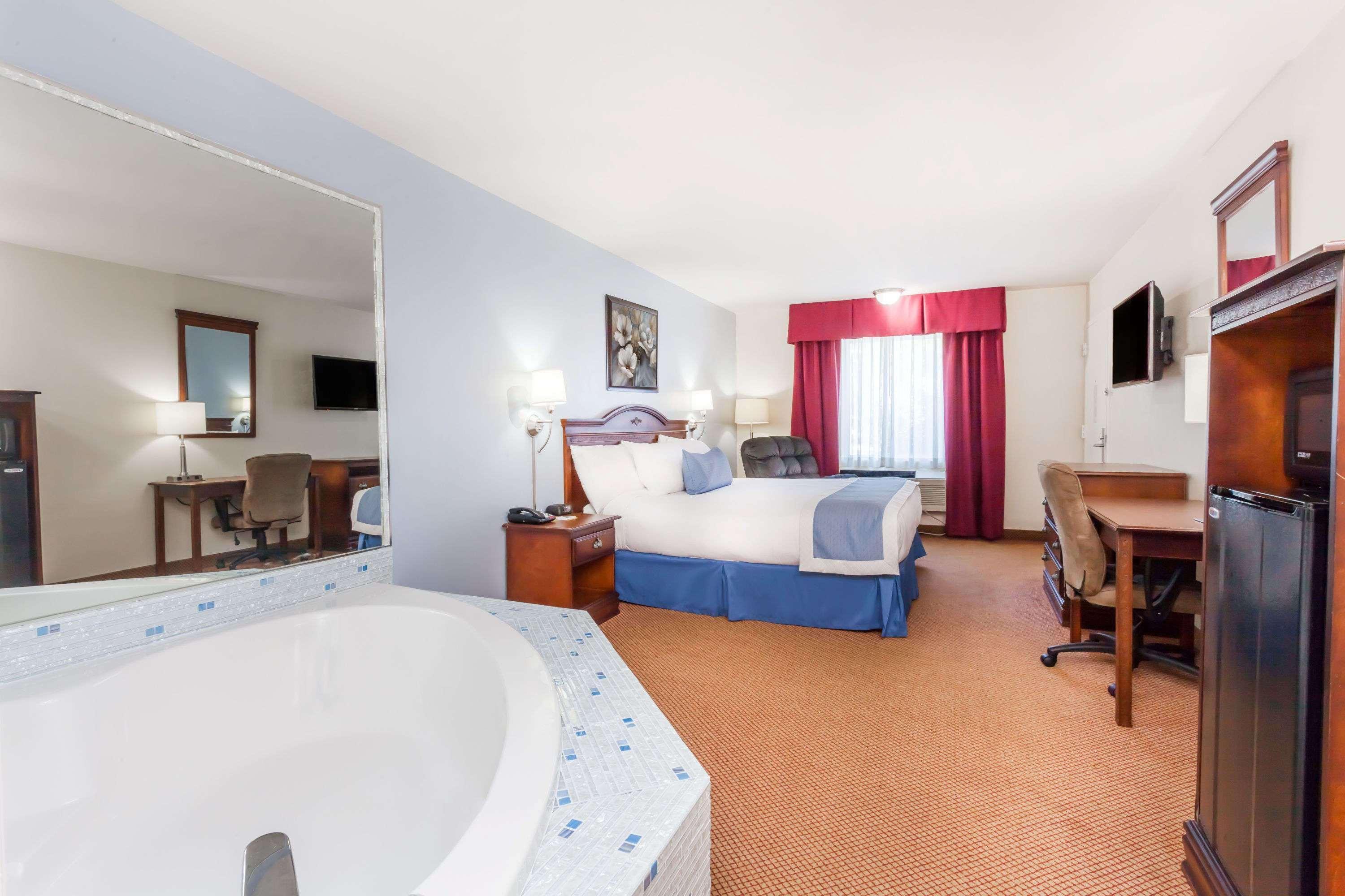 Days Inn By Wyndham Hampton Buitenkant foto